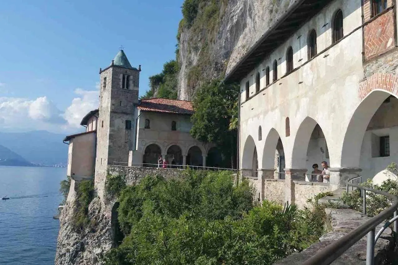 Villa Olga Lago Maggiore Castelveccana Italy