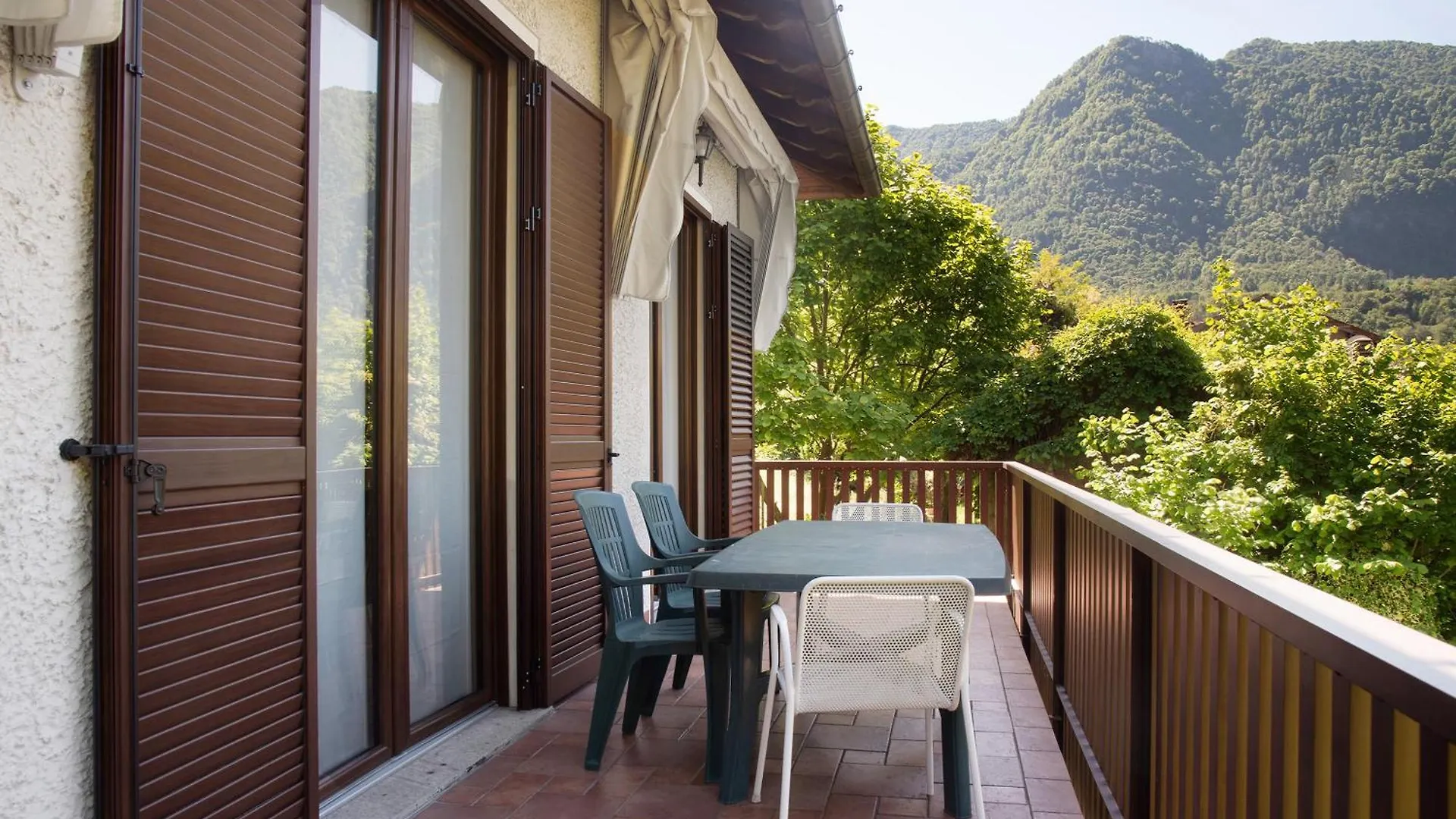Villa Olga Lago Maggiore Castelveccana Itália
