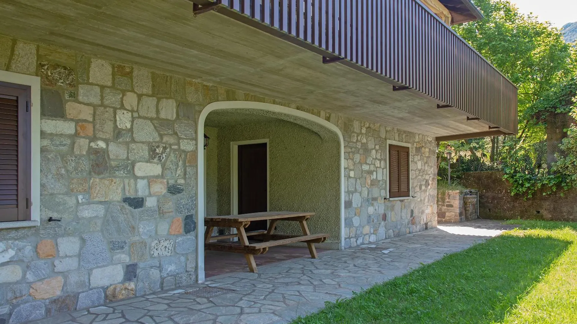 Villa Olga Lago Maggiore Castelveccana 0*,